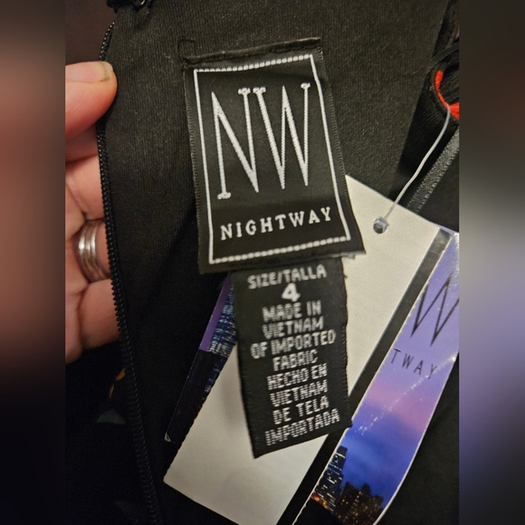 Dress - Picture 2 of 4